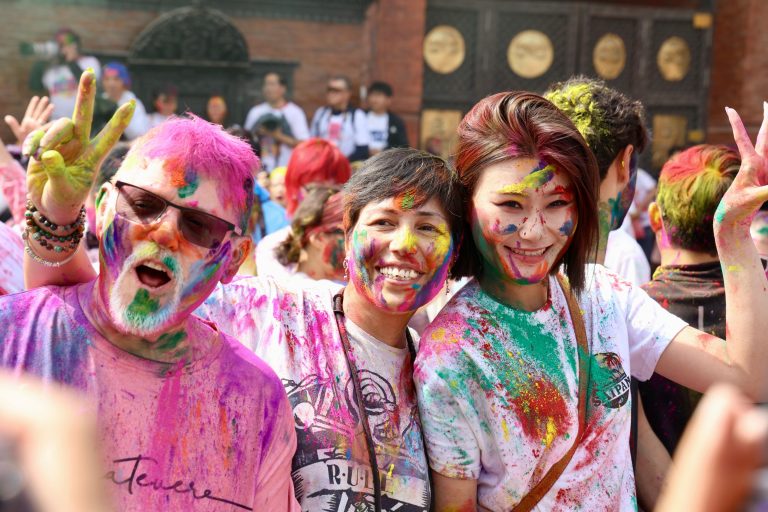 १०० चिनियाँ फोटोग्राफरको आँखामा बसन्तपुरको फागु (फोटो फिचर)